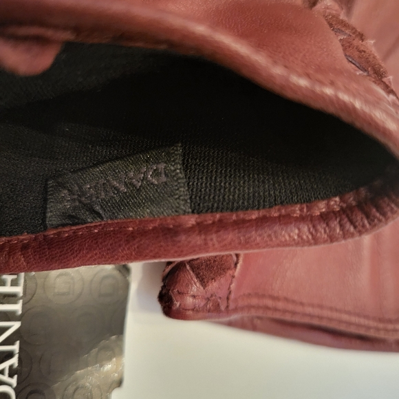 Leather Gloves Danier nwt plum burgundy deep red genuine NEW size XS - Picture 7 of 12